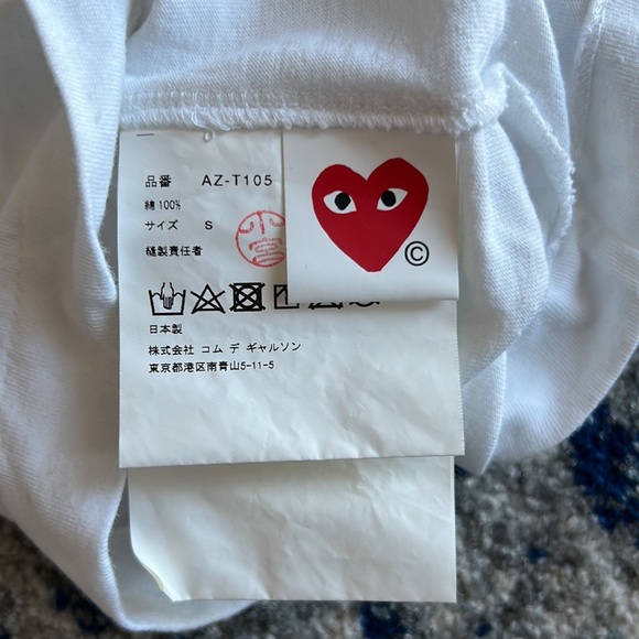 COMME DES GARCONS PLAY
Red Heart Tee - Picture 7 of 9